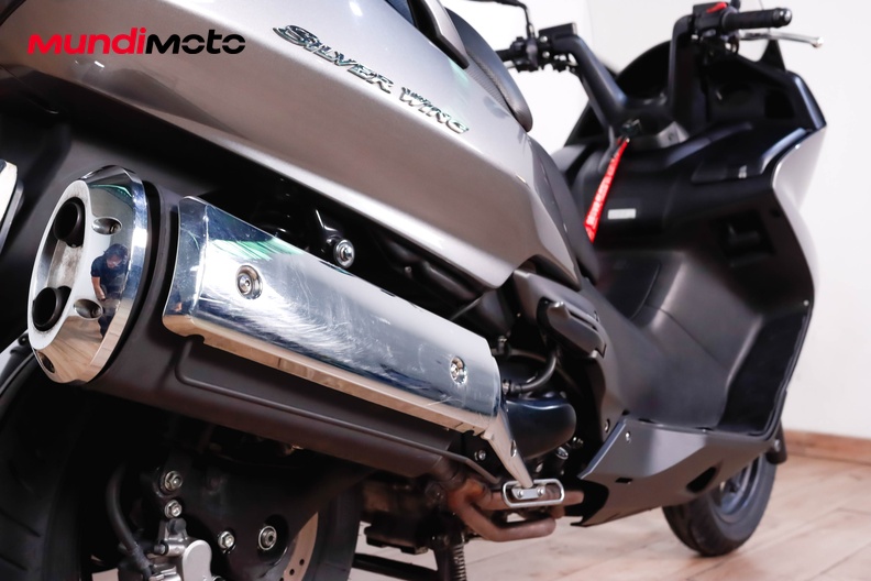 Motorbike image 3