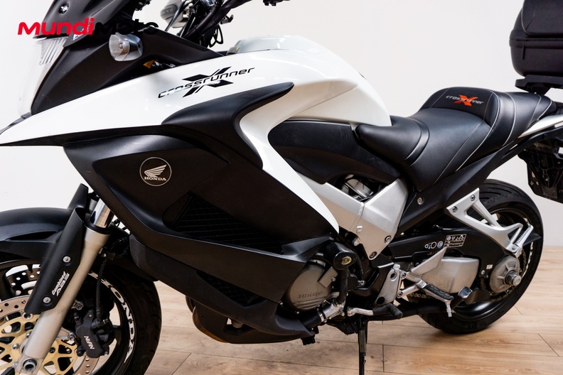 Motorbike image 9