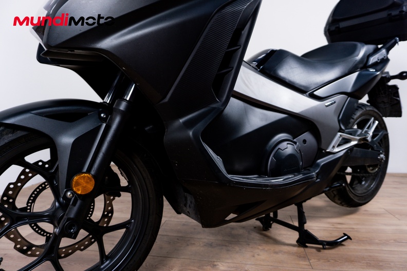 Motorbike image 9