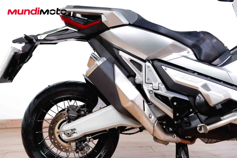 Motorbike image 3