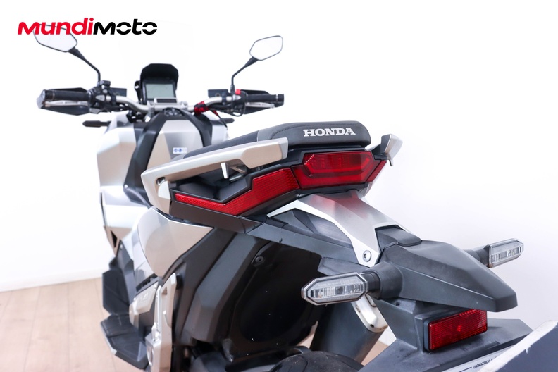 Motorbike image 9