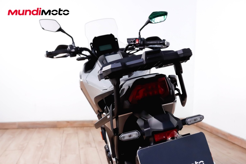 Motorbike image 9