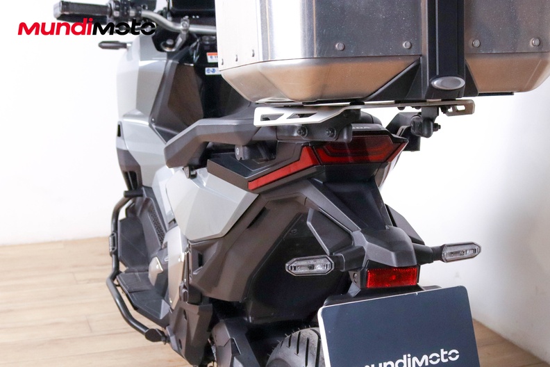 Motorbike image 9