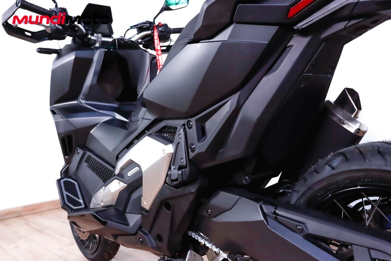 Motorbike image 9