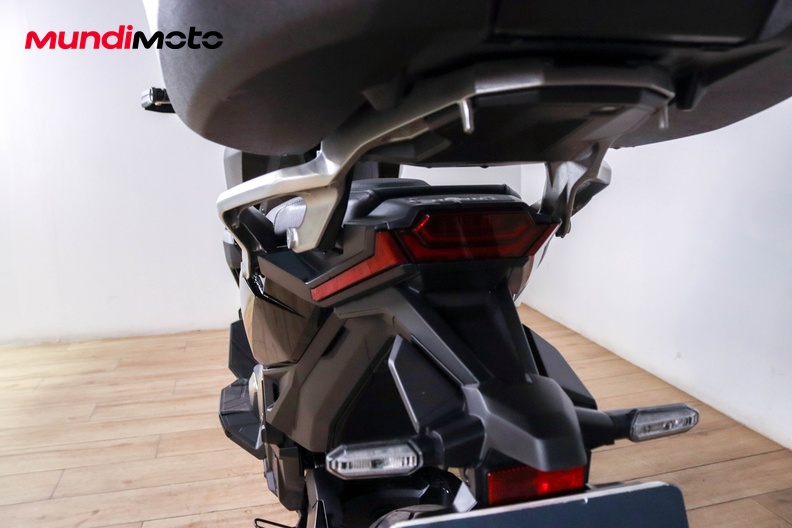 Motorbike image 9