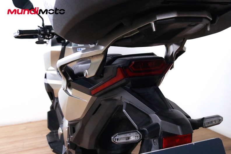 Motorbike image 9