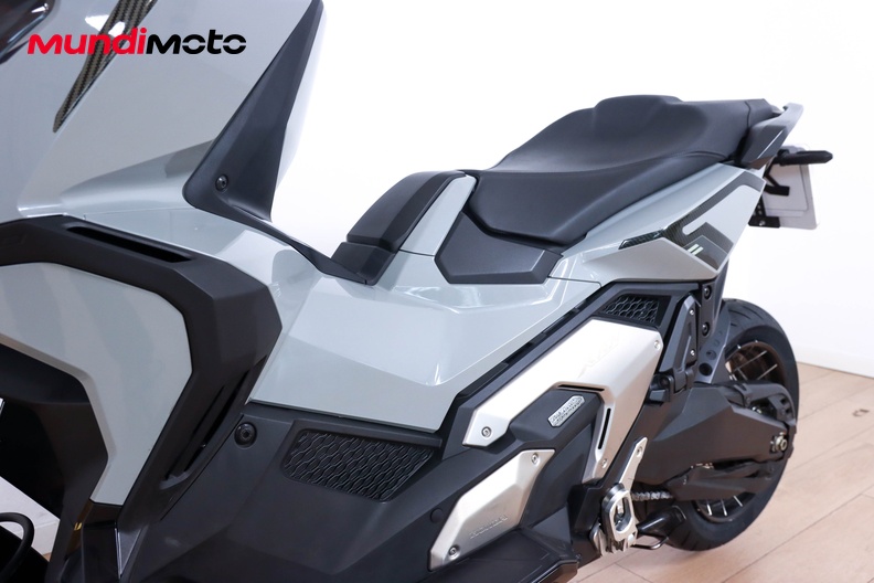 Motorbike image 8