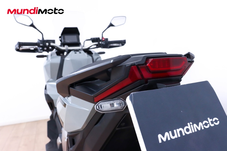Motorbike image 9