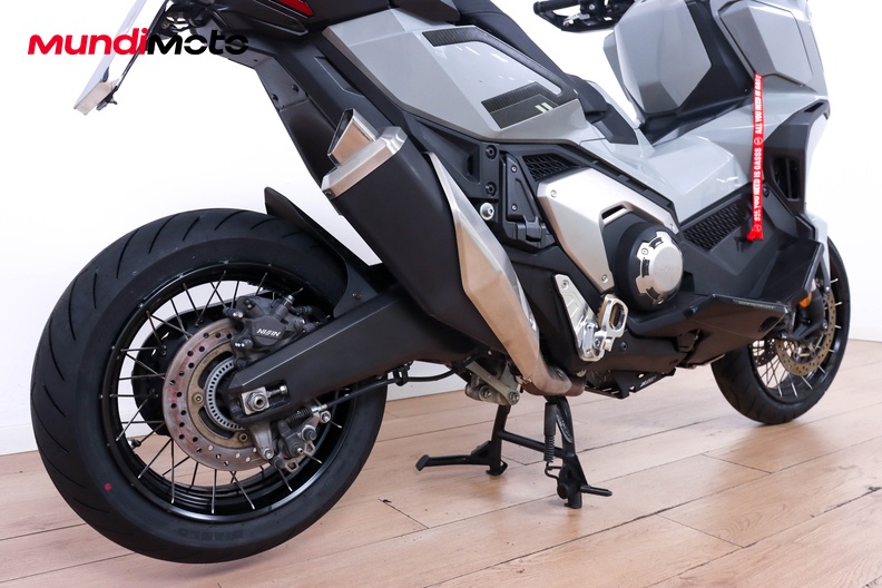 Motorbike image 3