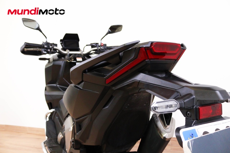 Motorbike image 9