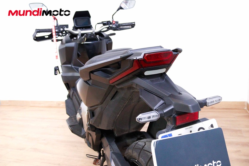 Motorbike image 9
