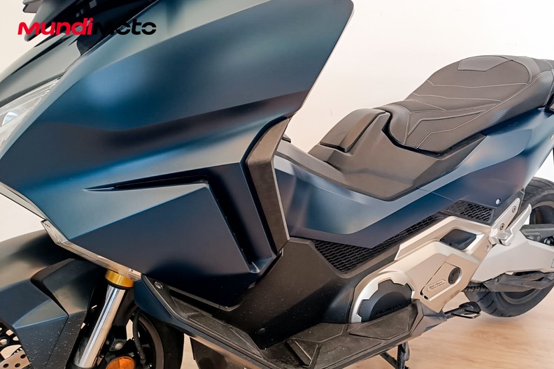 Motorbike image 9