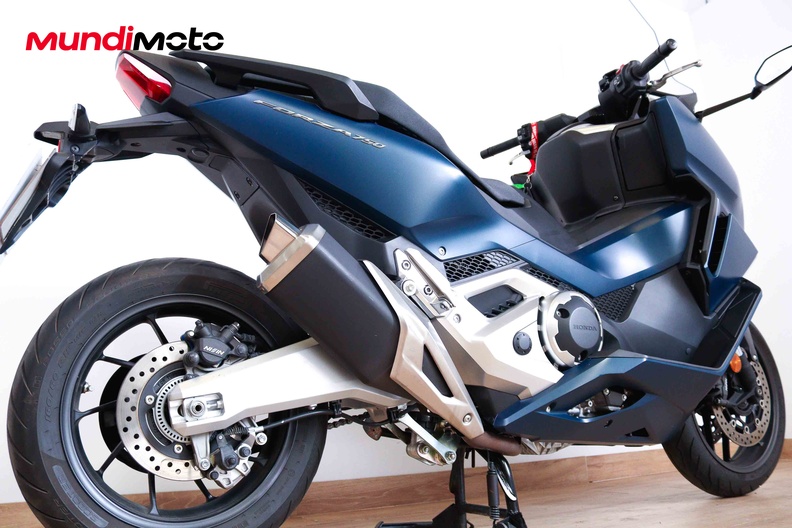 Motorbike image 3
