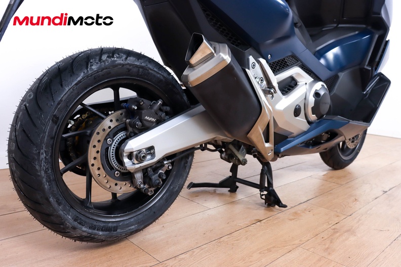 Motorbike image 3