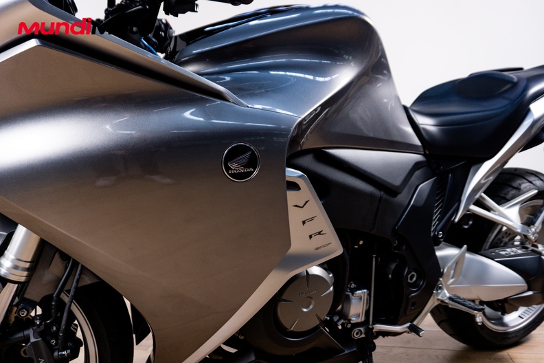 Motorbike image 9