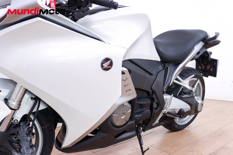 Motorbike image 8