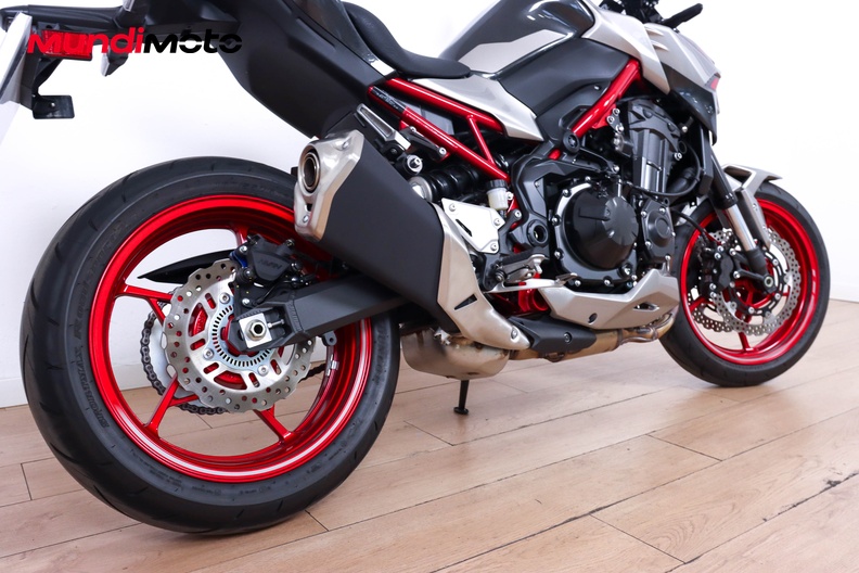 Motorbike image 3