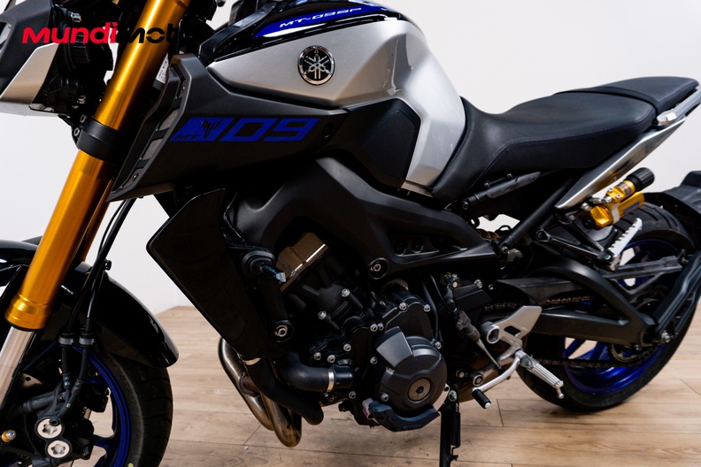 Motorbike image 9