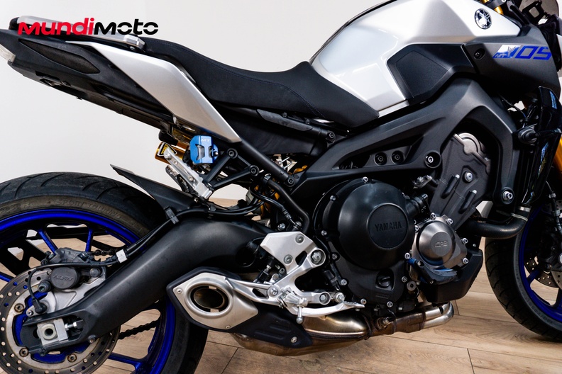 Motorbike image 3