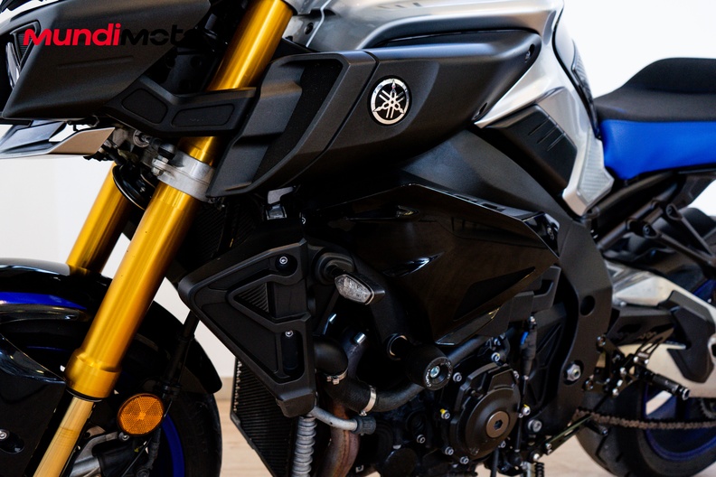 Motorbike image 9