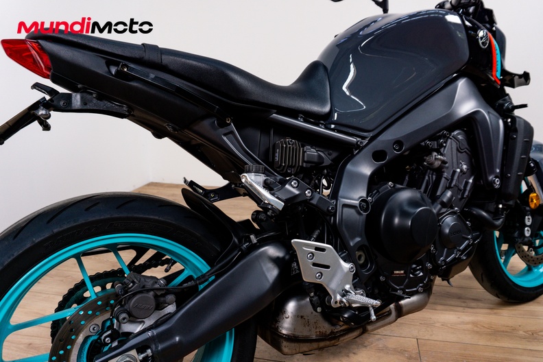 Motorbike image 3