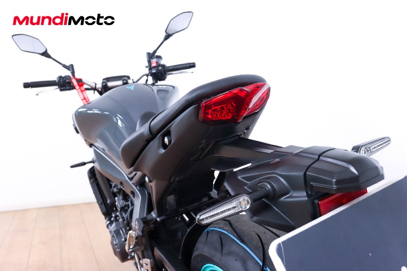 Motorbike image 9