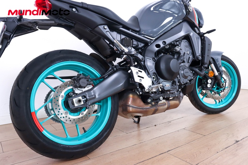 Motorbike image 3
