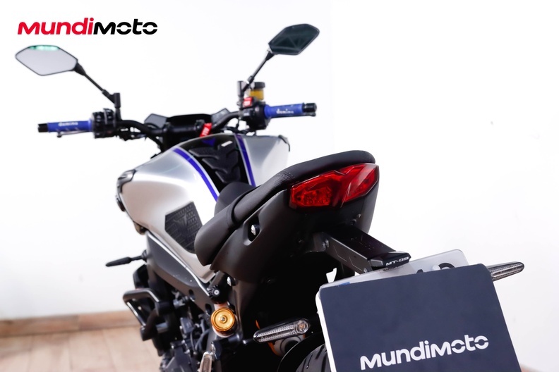 Motorbike image 9
