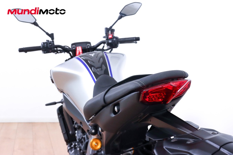 Motorbike image 9