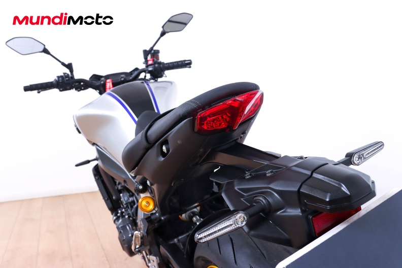 Motorbike image 9