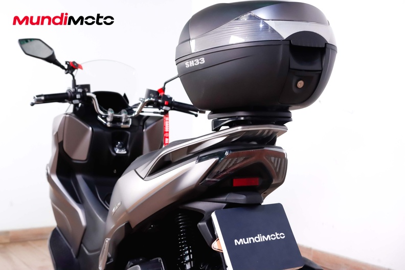 Motorbike image 9