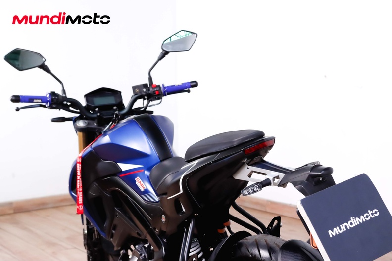 Motorbike image 9