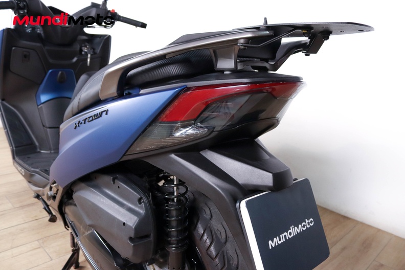 Motorbike image 9