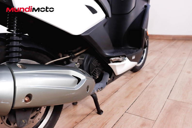 Motorbike image 3