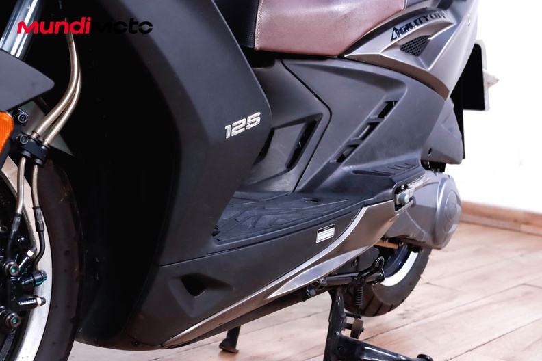 Motorbike image 8