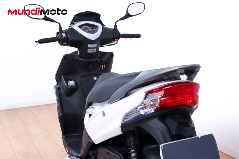 Motorbike image 9