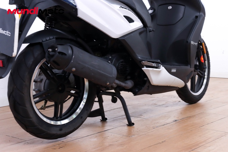 Motorbike image 3