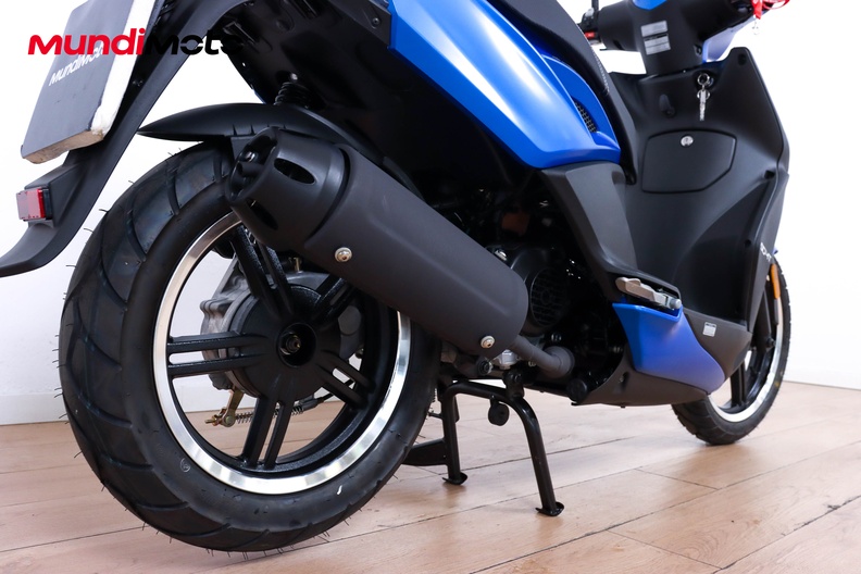 Motorbike image 3