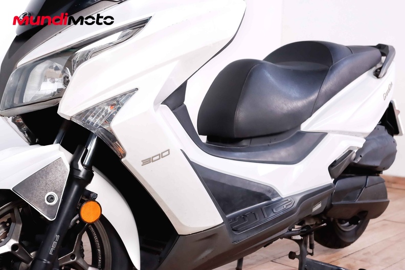 Motorbike image 8