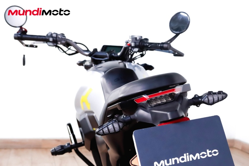 Motorbike image 9