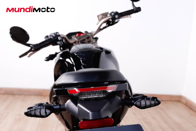 Motorbike image 9