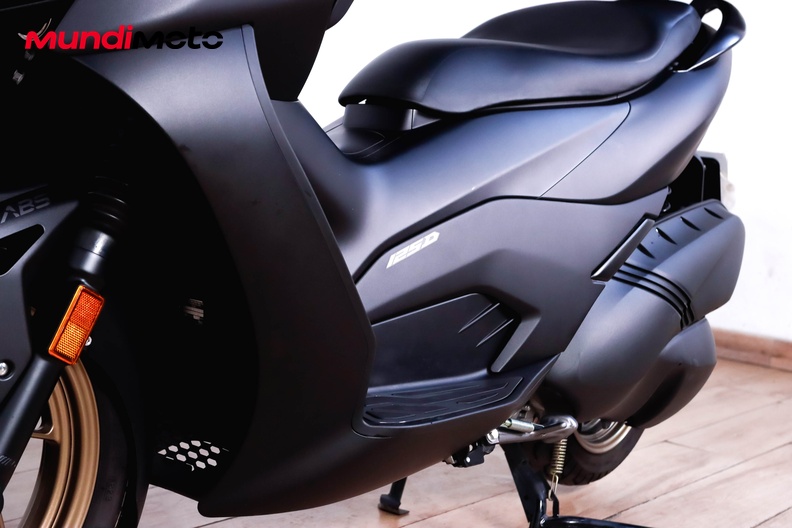 Motorbike image 8