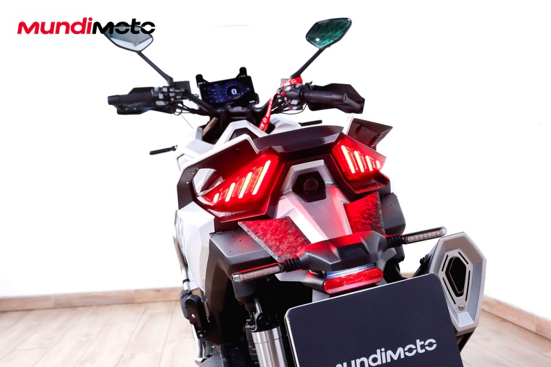 Motorbike image 9