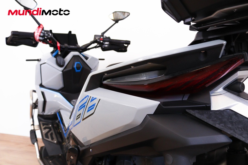 Motorbike image 9