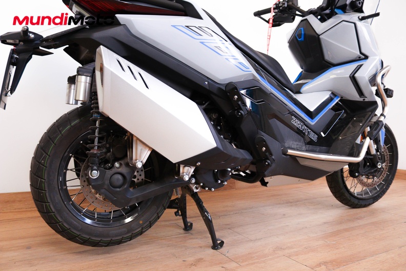 Motorbike image 3