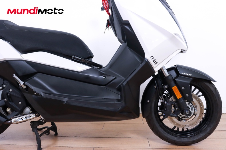 Motorbike image 13