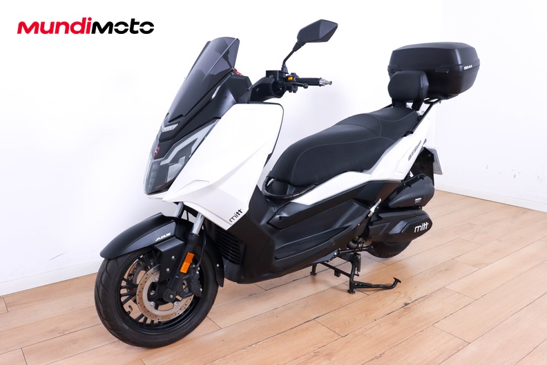 Motorbike image 7