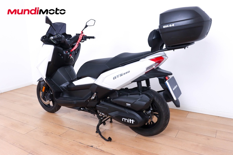 Motorbike image 6