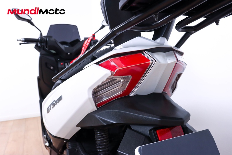 Motorbike image 9