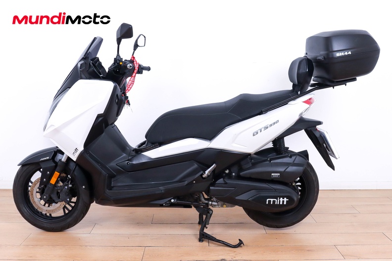Motorbike image 5